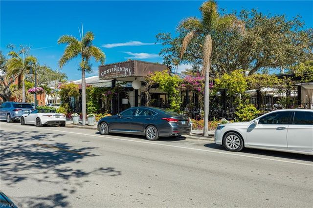 72 7th ST S 206, Naples, FL 34102