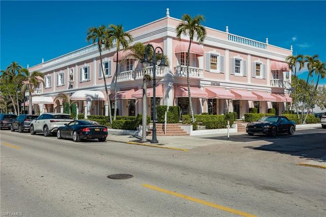 72 7th ST S 206, Naples, FL 34102