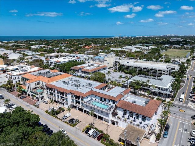 72 7th ST S 206, Naples, FL 34102