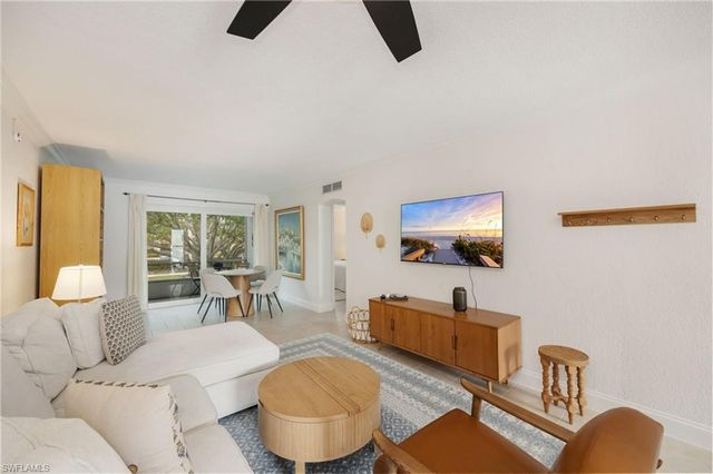 72 7th ST S 206, Naples, FL 34102