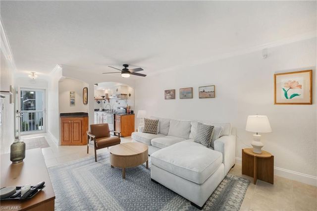 72 7th ST S 206, Naples, FL 34102