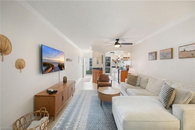 72 7th ST S 206, Naples, FL 34102