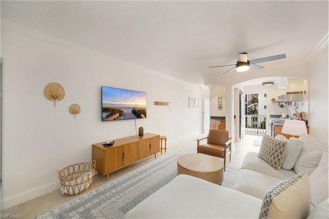 72 7th ST S 206, Naples, FL 34102