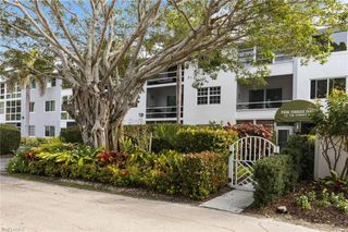 72 7th ST S 206, Naples, FL 34102
