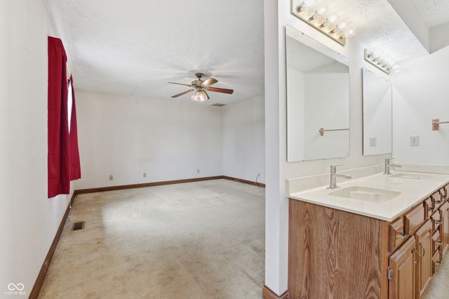 242 Pinnacle Lane, Plainfield, IN 46168