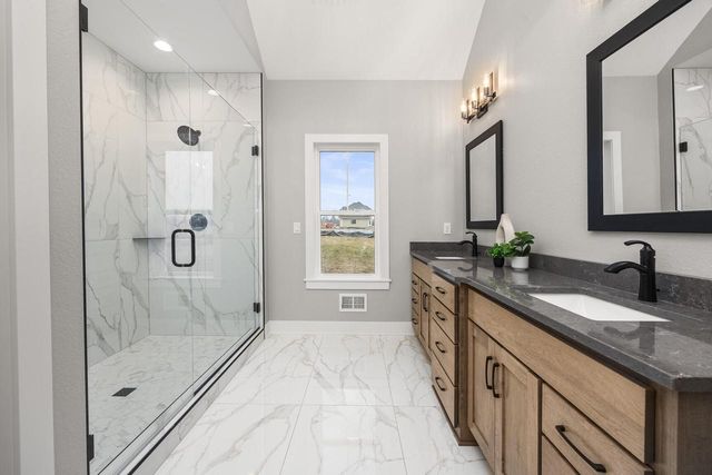 N66W21193 Sweet Clover DRIVE, Menomonee Falls, WI 53051