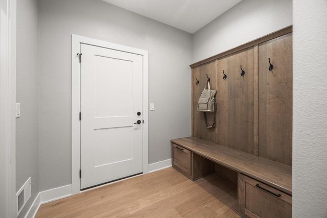 N66W21193 Sweet Clover DRIVE, Menomonee Falls, WI 53051