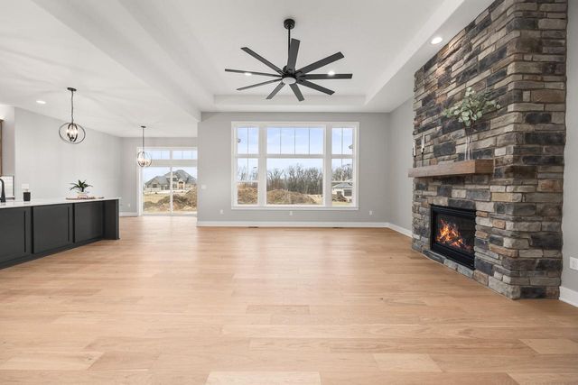 N66W21193 Sweet Clover DRIVE, Menomonee Falls, WI 53051