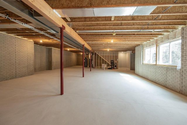 N66W21193 Sweet Clover DRIVE, Menomonee Falls, WI 53051