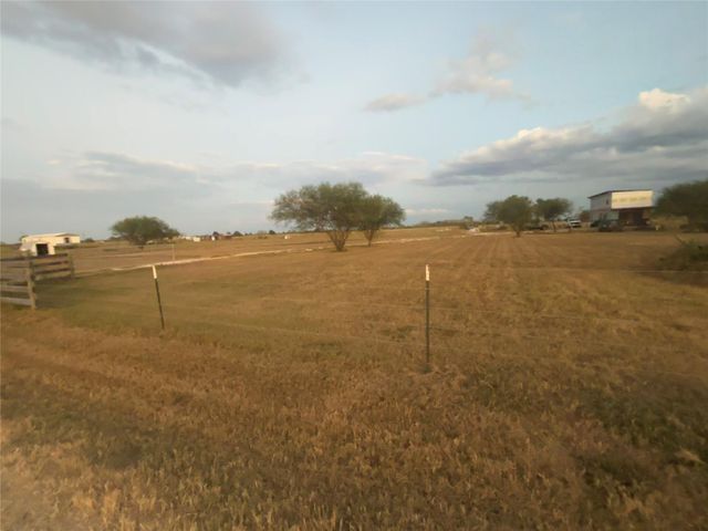 7182 Mieth Rd S, Sealy, TX 77474