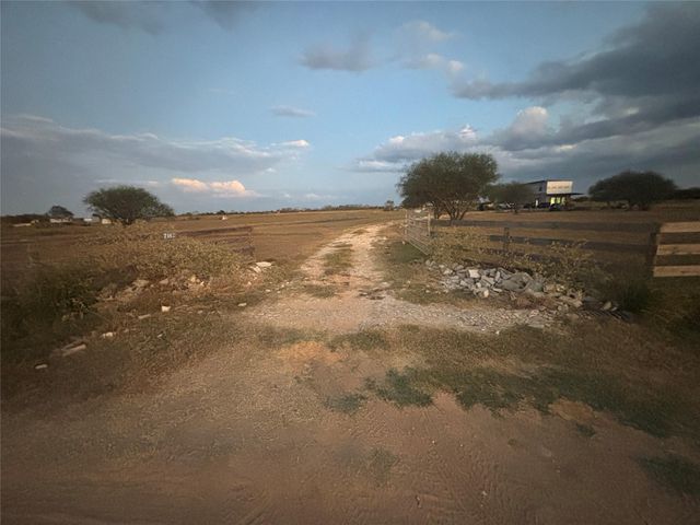 7182 Mieth Rd S, Sealy, TX 77474