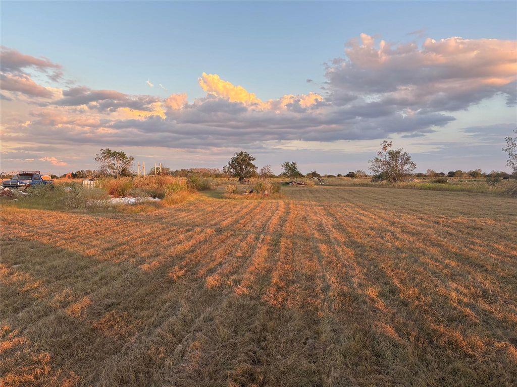 7182 Mieth Rd S, Sealy, TX 77474