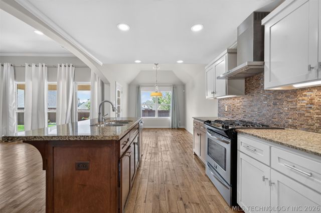 424 W 127th Street S, Jenks, OK 74037