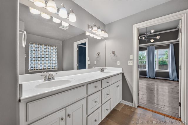 424 W 127th Street S, Jenks, OK 74037