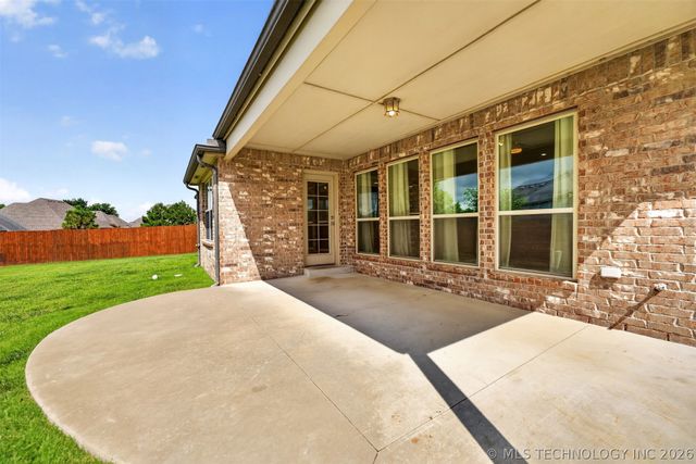 424 W 127th Street S, Jenks, OK 74037