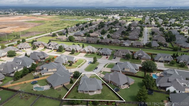 424 W 127th Street S, Jenks, OK 74037