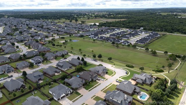 424 W 127th Street S, Jenks, OK 74037