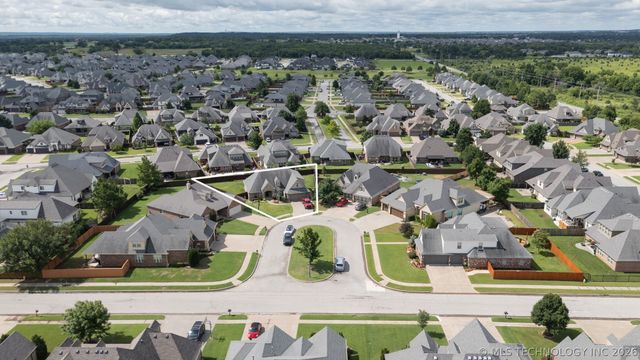 424 W 127th Street S, Jenks, OK 74037
