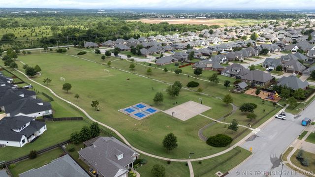 424 W 127th Street S, Jenks, OK 74037