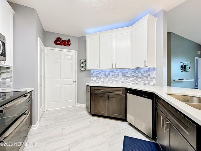 785 OAKLEAF PLANTATION Parkway 1323, Orange Park, FL 32065