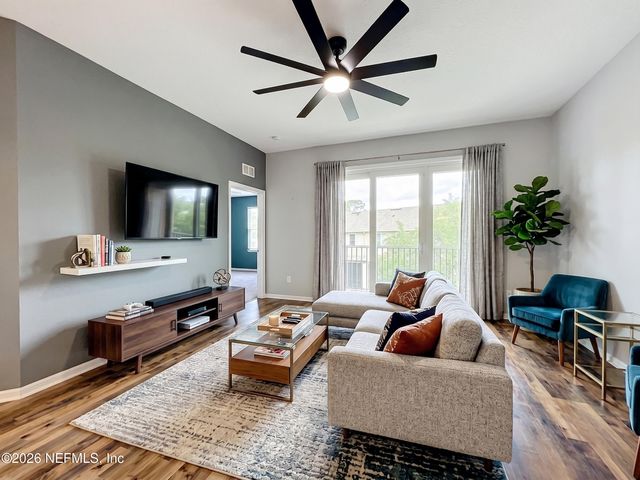 785 OAKLEAF PLANTATION Parkway 1323, Orange Park, FL 32065