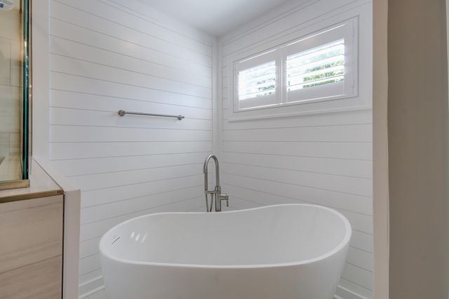 120 Golden Eagle Dr, Dover, TN 37058