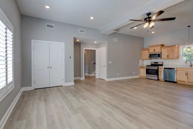 120 Golden Eagle Dr, Dover, TN 37058