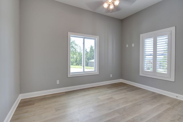 120 Golden Eagle Dr, Dover, TN 37058