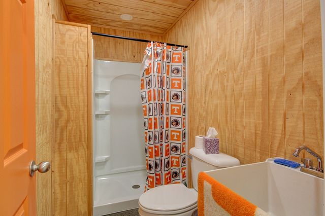 120 Golden Eagle Dr, Dover, TN 37058