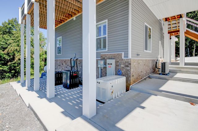 120 Golden Eagle Dr, Dover, TN 37058