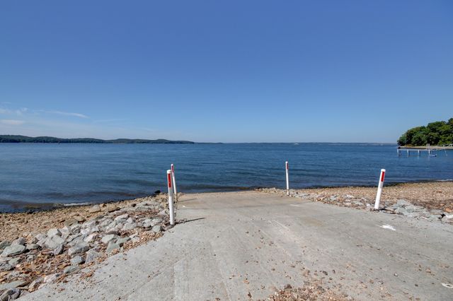 120 Golden Eagle Dr, Dover, TN 37058