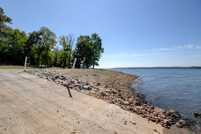 120 Golden Eagle Dr, Dover, TN 37058