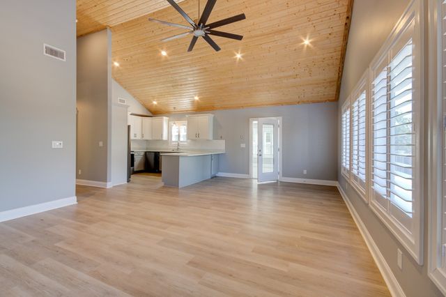 120 Golden Eagle Dr, Dover, TN 37058