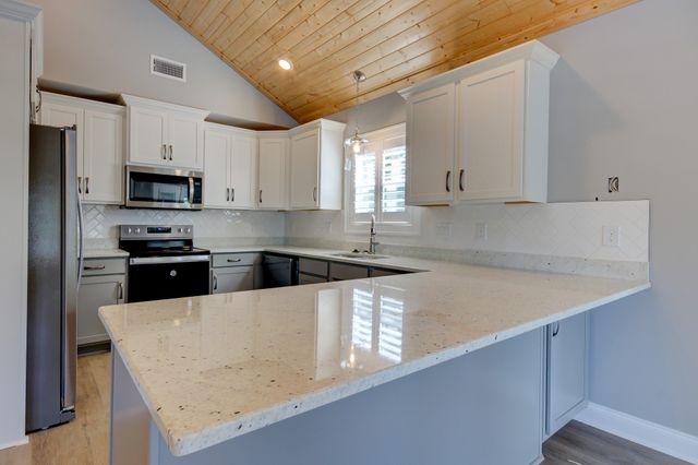 120 Golden Eagle Dr, Dover, TN 37058