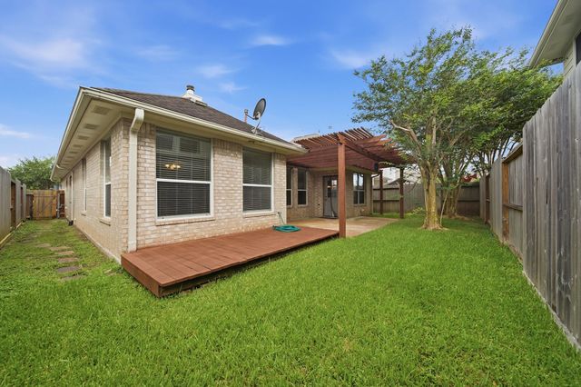 1631 Crescent Shores Lane, Pasadena, TX 77586