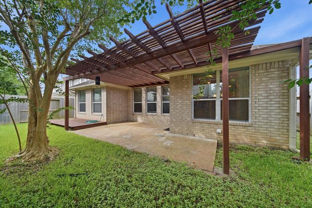 1631 Crescent Shores Lane, Pasadena, TX 77586