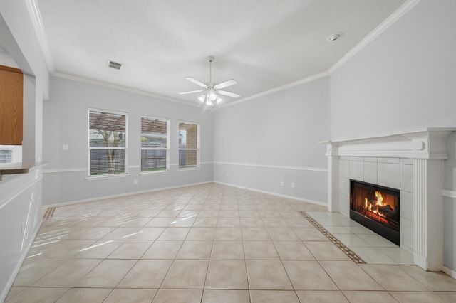 1631 Crescent Shores Lane, Pasadena, TX 77586
