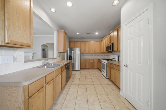 1631 Crescent Shores Lane, Pasadena, TX 77586