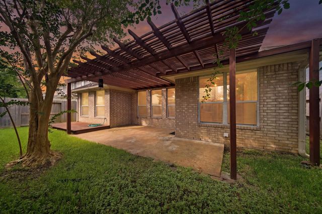 1631 Crescent Shores Lane, Pasadena, TX 77586