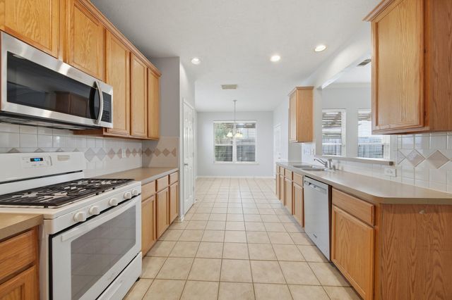 1631 Crescent Shores Lane, Pasadena, TX 77586