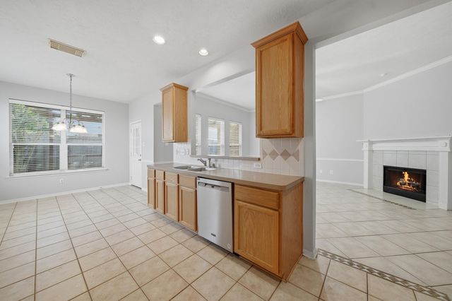 1631 Crescent Shores Lane, Pasadena, TX 77586
