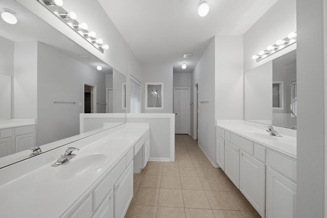 1631 Crescent Shores Lane, Pasadena, TX 77586