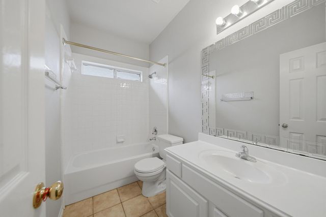 1631 Crescent Shores Lane, Pasadena, TX 77586