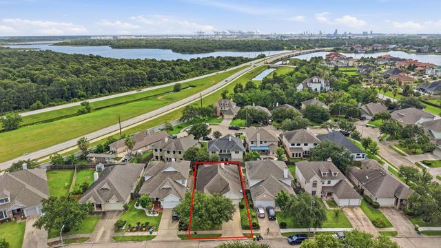 1631 Crescent Shores Lane, Pasadena, TX 77586