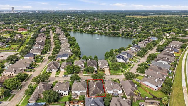 1631 Crescent Shores Lane, Pasadena, TX 77586