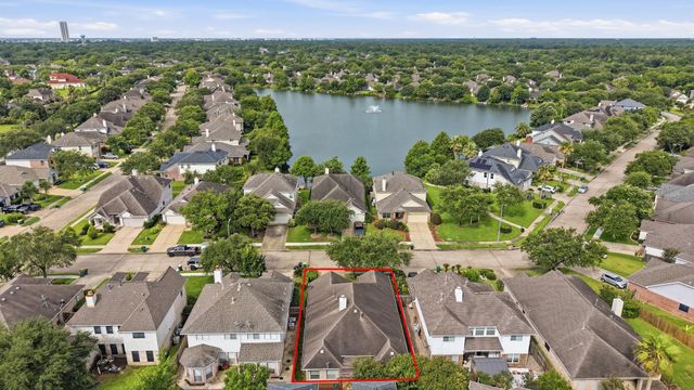 1631 Crescent Shores Lane, Pasadena, TX 77586