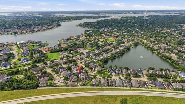 1631 Crescent Shores Lane, Pasadena, TX 77586