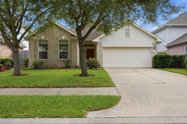 1631 Crescent Shores Lane, Pasadena, TX 77586