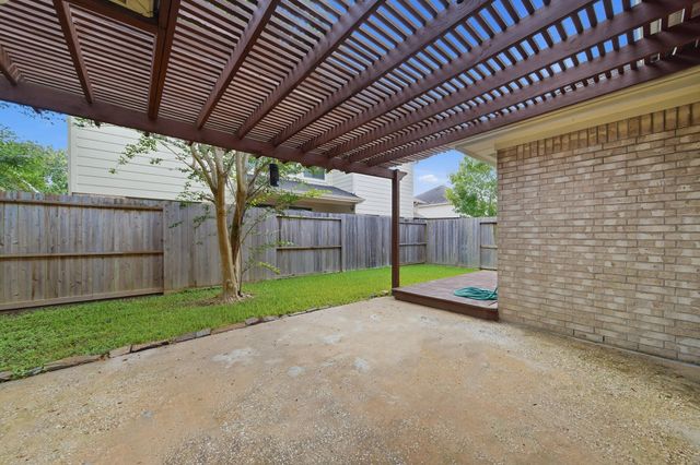 1631 Crescent Shores Lane, Pasadena, TX 77586