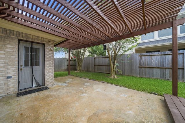 1631 Crescent Shores Lane, Pasadena, TX 77586